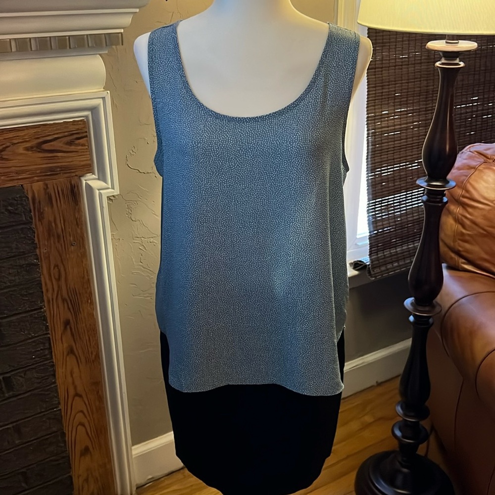 Simply styled sleeveless tank/cami